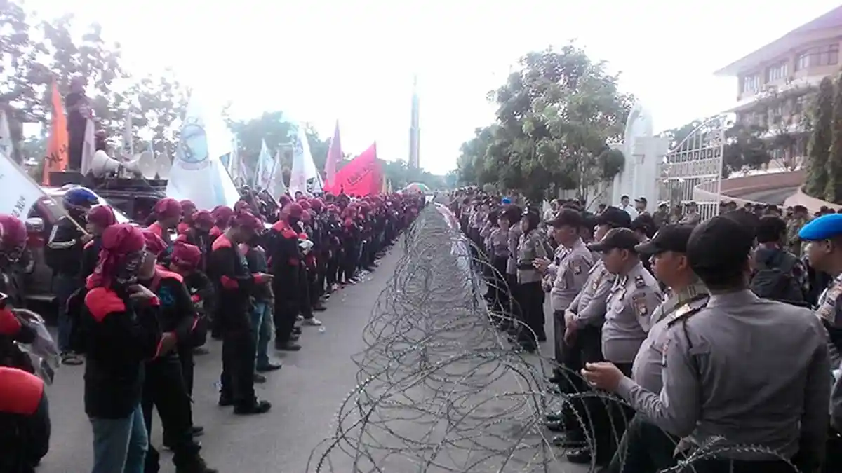 Para Buruh di Batam Tuntut Kenaikan Upah