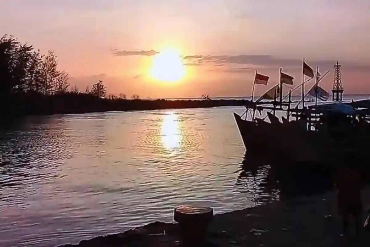 3 Bulan Tak Bisa Melaut, Nelayan Sugihwaras Pemalang Banting Setir Jadi Kuli Bangunan