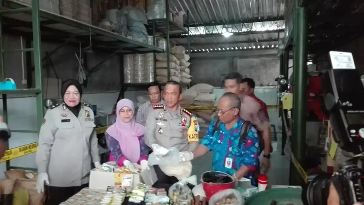 Rumah Produksi Makanan Olahan Illegal Dibongkar Polisi, Ini Kata Dinas Kesehatan Surabaya