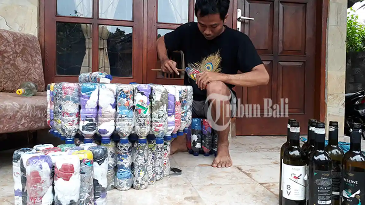 Olah Sampah Plastik dengan Metode Ecobrick, Hasil Karya Gede Praja Berdaya Tahan Lama