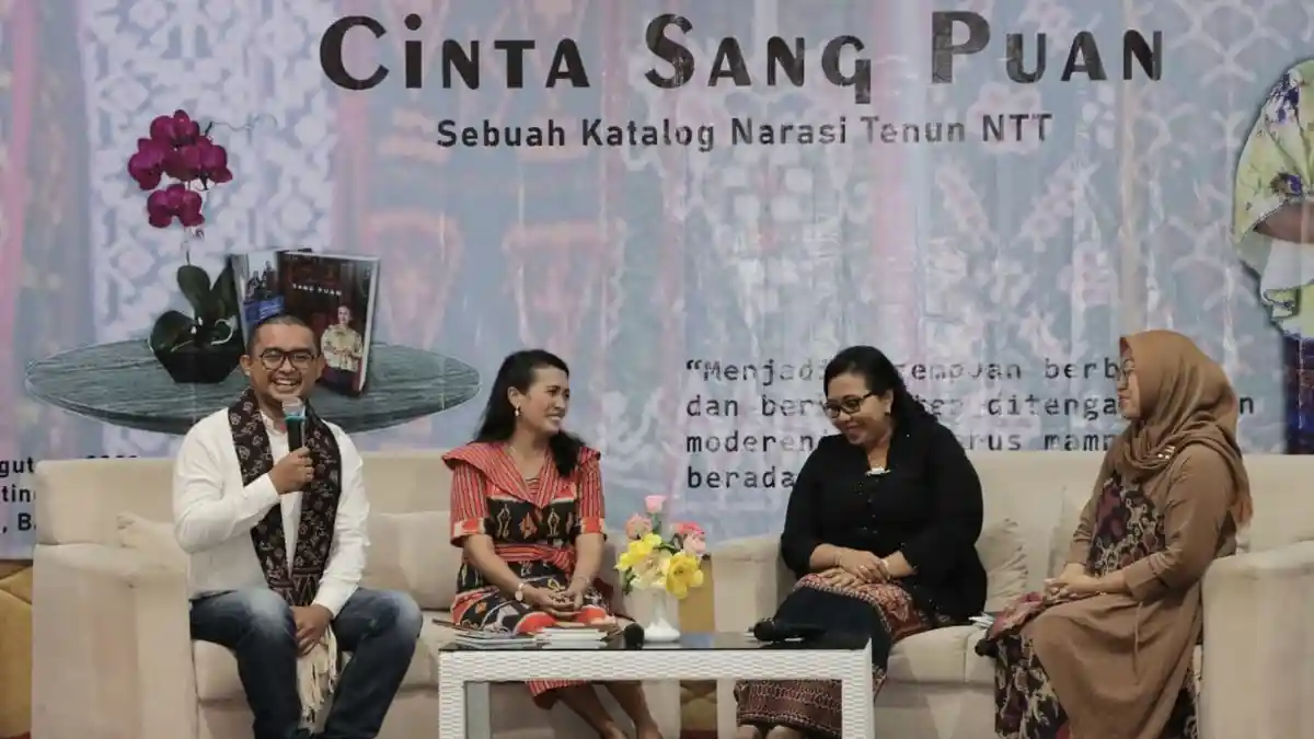 Cinta Sang Puan,Wujud Cinta Santi Leda Gama Terhadap Kain Tenun Ikat  NTT