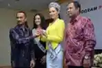 Putri Indonesia 2014 Elvira Devinamira Sambangi KPK