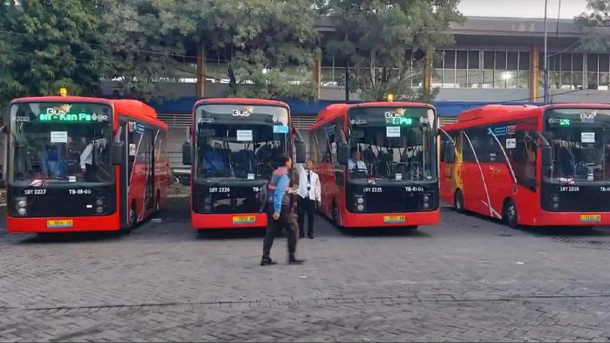 Belasan Bus Listrik Surabaya Uji Coba Hari ini, Dikenakan Tarif Segini ...