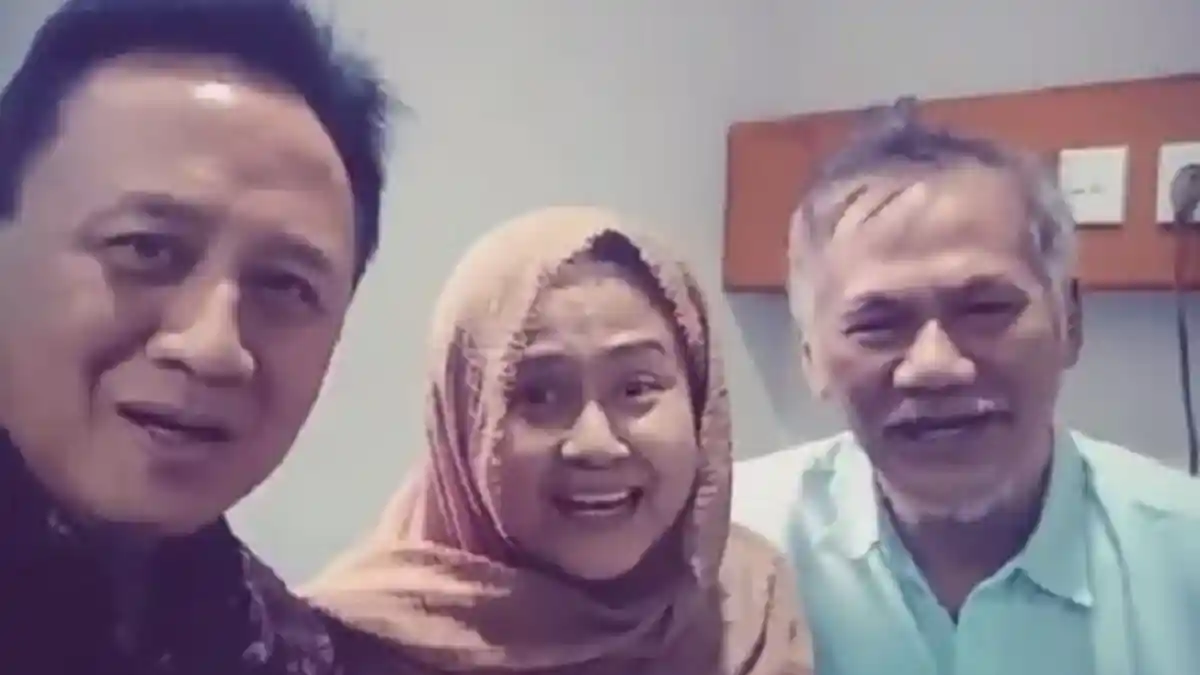 Tio Pakusadewo Berjuang Susah Payah Demi Jenguk Ria Irawan, Triawan Munaf Doakan Cepat Sembuh