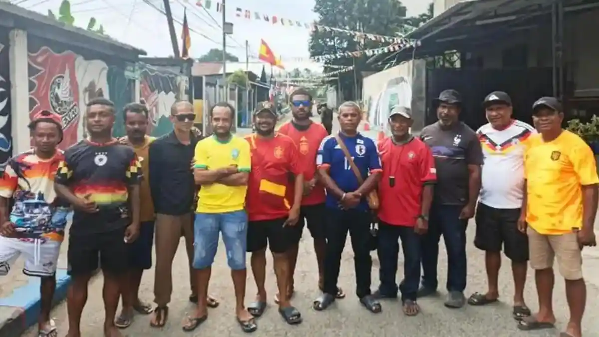 Pemuda Kompleks Fanimo Manokwari Sulap Kampung Bertema Piala Dunia