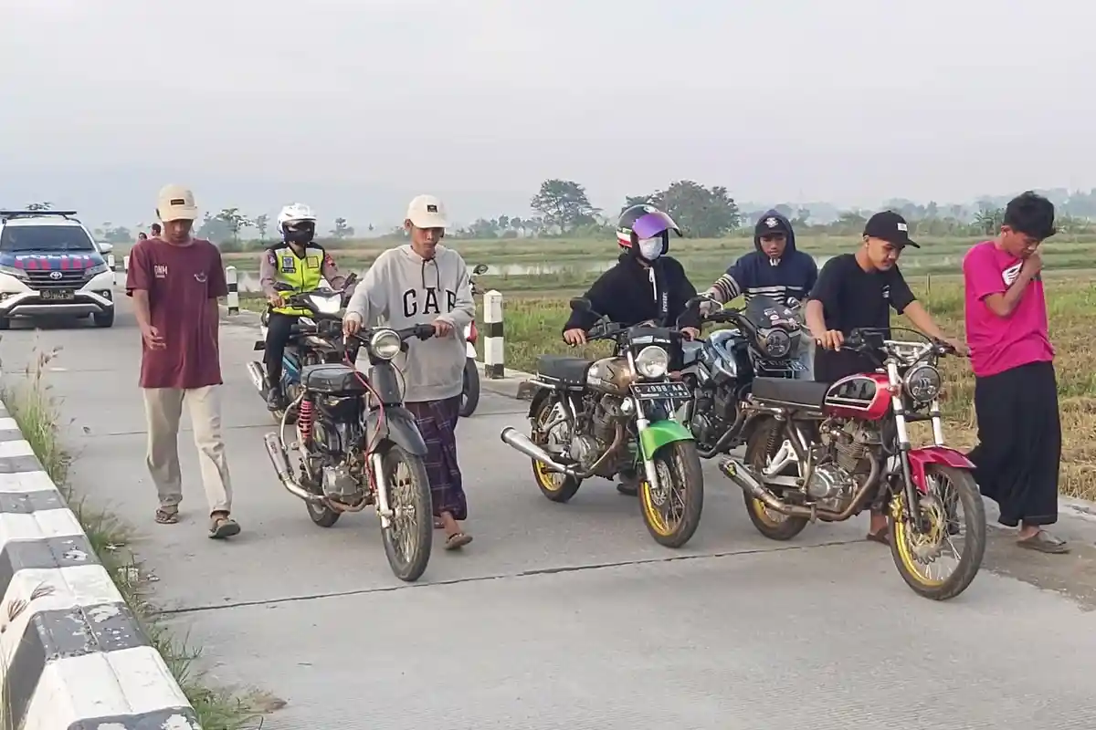 Cegah Balapan Liar di Exit Tol Pekalongan, Belasan Motor Diamankan Polisi