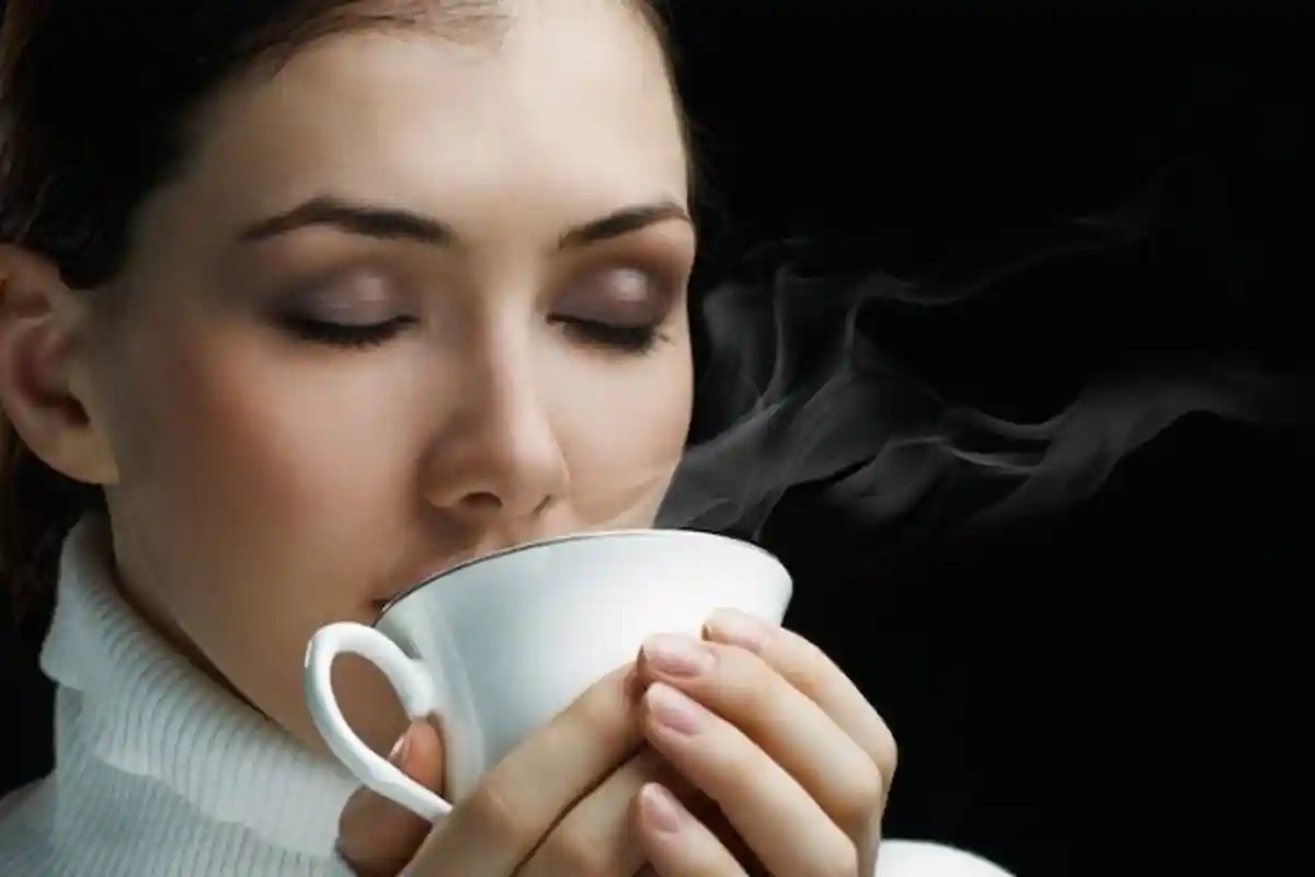 6 Manfaat Rutin Minum Air Hangat, Bantu Keluarkan Racun Juga