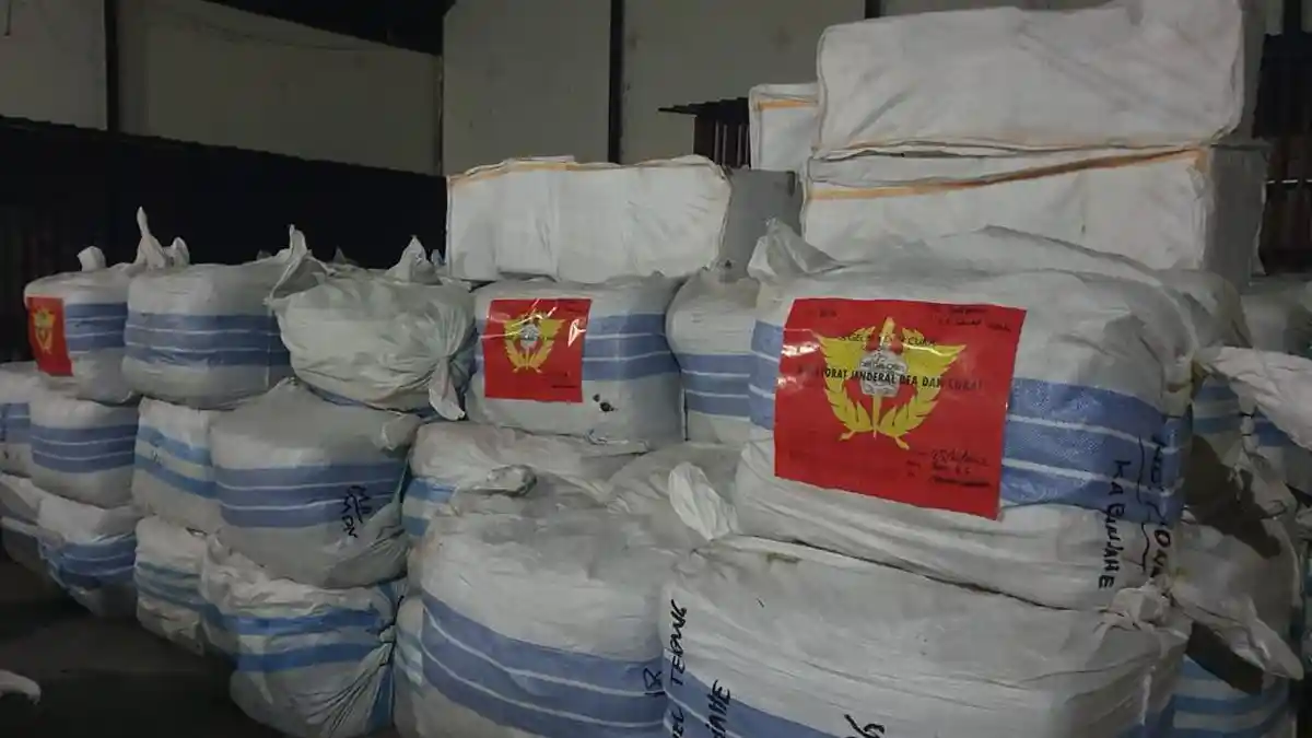 Bea Cuka Teluknibung Amankan 142 Ball Press Baju Bekas Impor, Diperkirakan Nilai Barang Rp 710 juta
