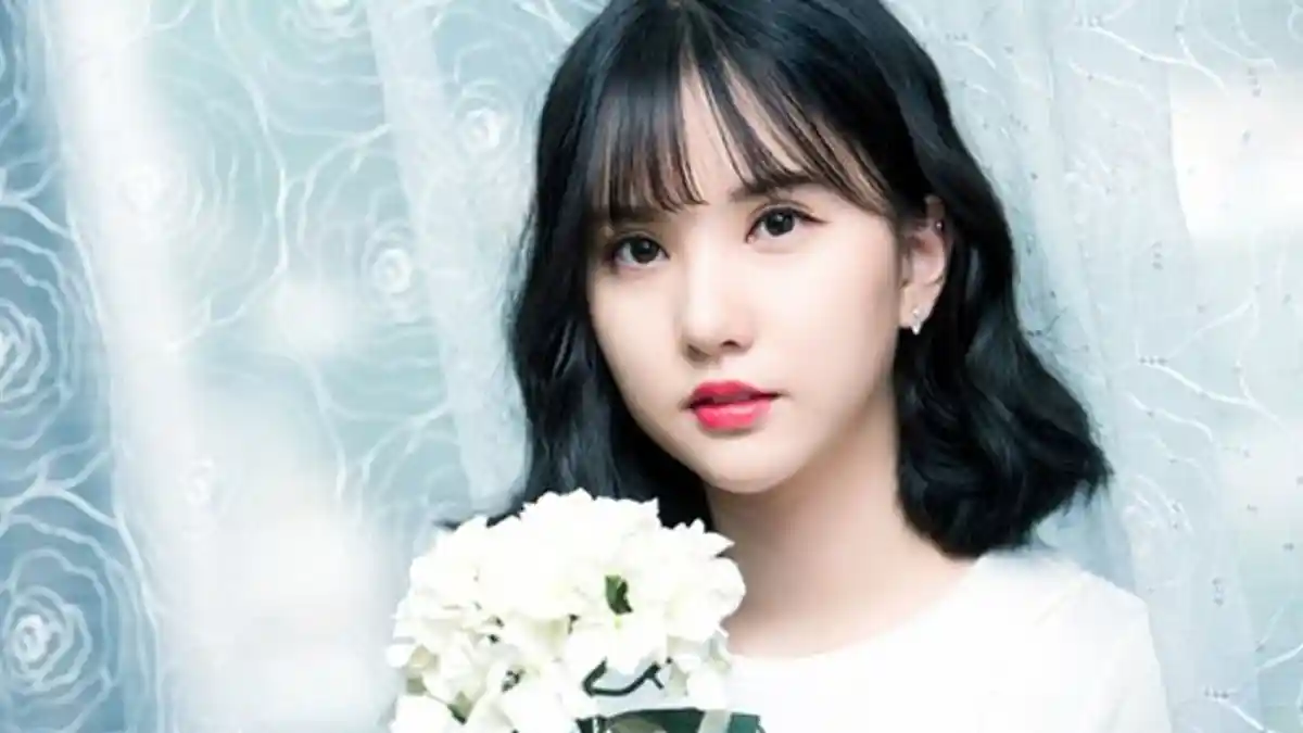 Punya Rambut Paling Pendek, Gaya Eunha GFRIEND Cocok Banget Buat Cewek Berpipi Chubby