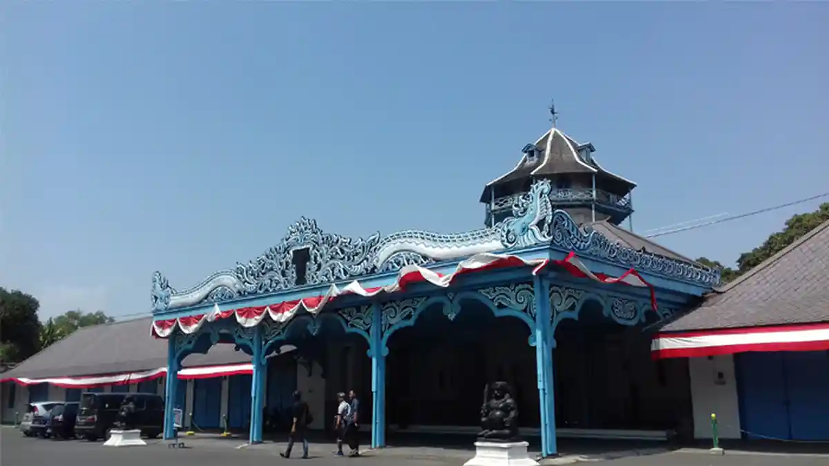 Keraton Kasunanan Surakarta Ikut Peringati HUT RI, Merah Putih Dipasang di Pendopo Ageng