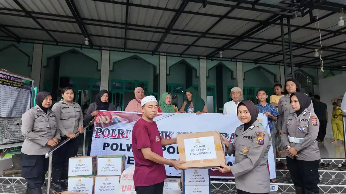 Polwan Polres Sibolga Salurkan Bantuan Sosial kepada Korban Bencana Banjir dan Longsor