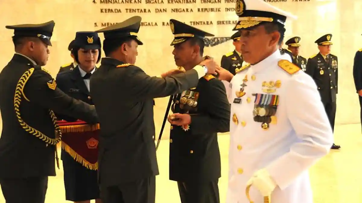 Panglima TNI Sematkan Bintang Kehormatan kepada 106 Perwira Tinggi