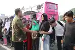 BALIK-GRATIS-Bupati-Blora-Arief-Rohman-saat-melepas-peserta-balik-gratis.jpg