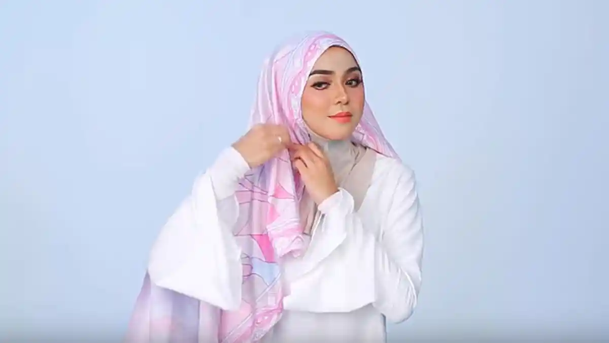 Tampil Cantik dengan Balutan Hijab Segiempat yang Tidak Monoton dan Menawan