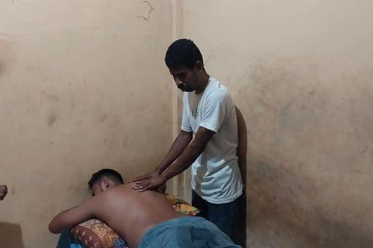 Secuil Rejeki Tukang Pijat Tuna Netra di Flores Timur NTT