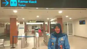 diajeng-annisa-aviation-security-bandara-husein-sastranegara_20170624_161354.jpg
