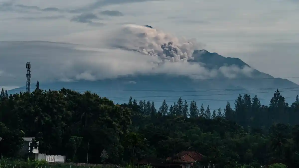 Kisah Gembong Relawan Boyolali, Ditemui Makhluk Tinggi Besar 3 Meter saat Evakuasi di Jurang Merapi