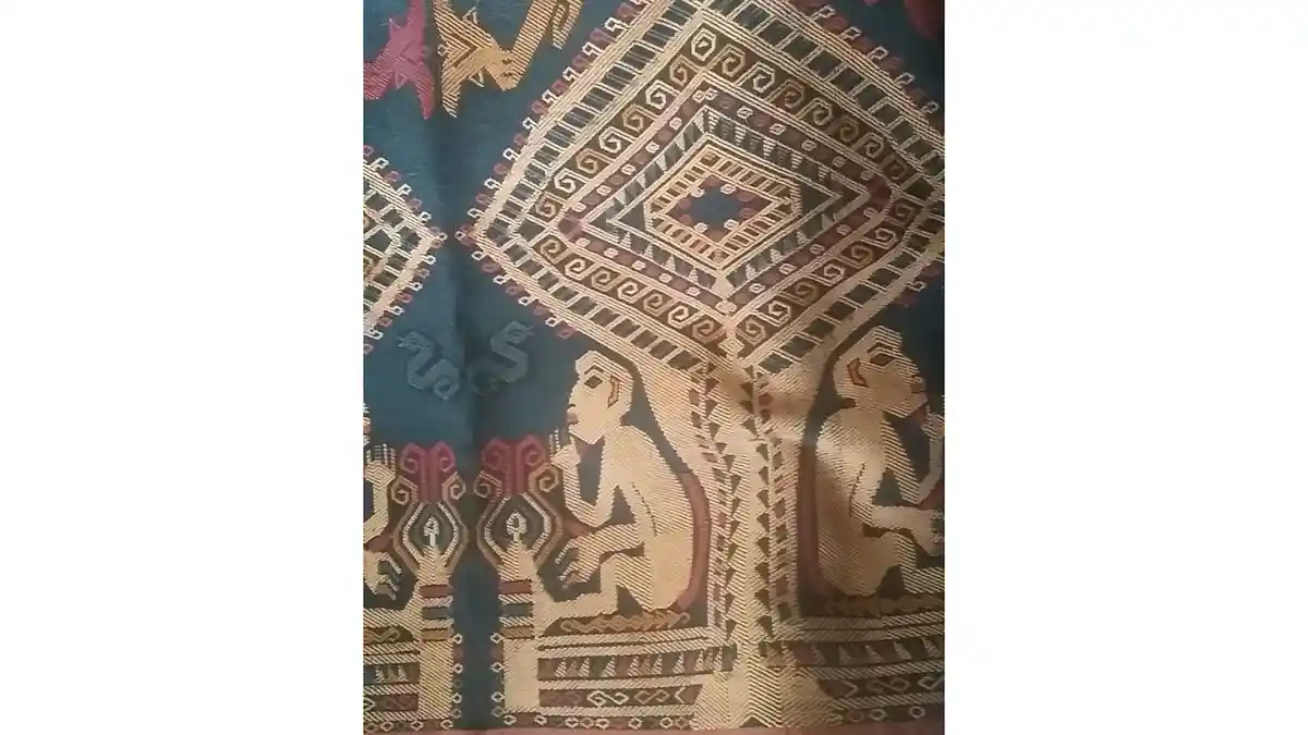 Sehelai Kain Pahikung Sumba Timur Bernilai Tinggi, Mau Tahu Berapa Harganya?