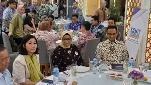 Anies-Baswedan-duduk-satu-meja-dengan-eks-istri-Ahok-Veronica-Tan.jpg