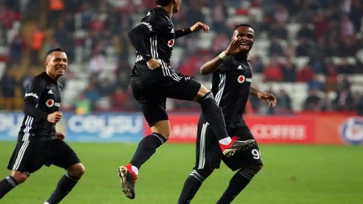 Shinji Kagawa Bikin Sensasi Bersama Besiktas