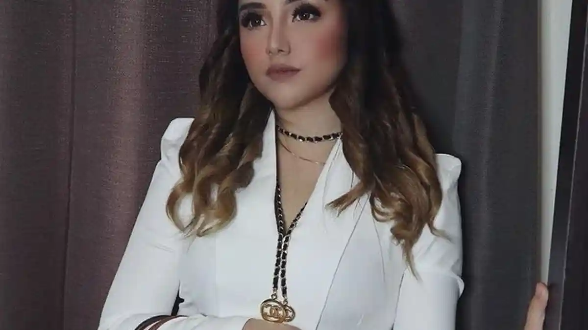 Begini Cara Salmafina Sunan Bungkam Haters karena Gaet Bule Matang Akibat Trauma dengan Pria Muda
