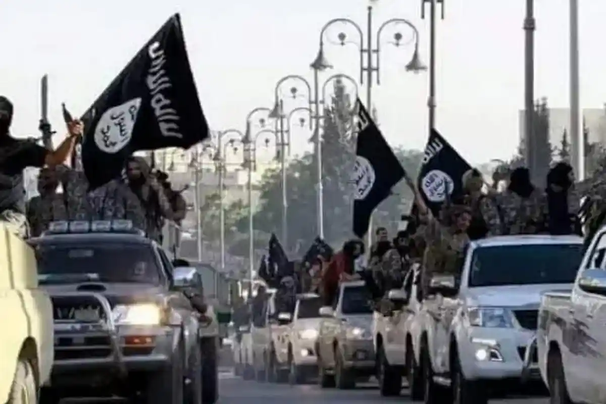 Serangan Mematikan ISIS di Gurun Deir Az-Zor: 20 Tentara Tewas dan Lebih Banyak Terluka