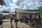 Warga-Air-Abik-ke-Kantor-Desa.jpg