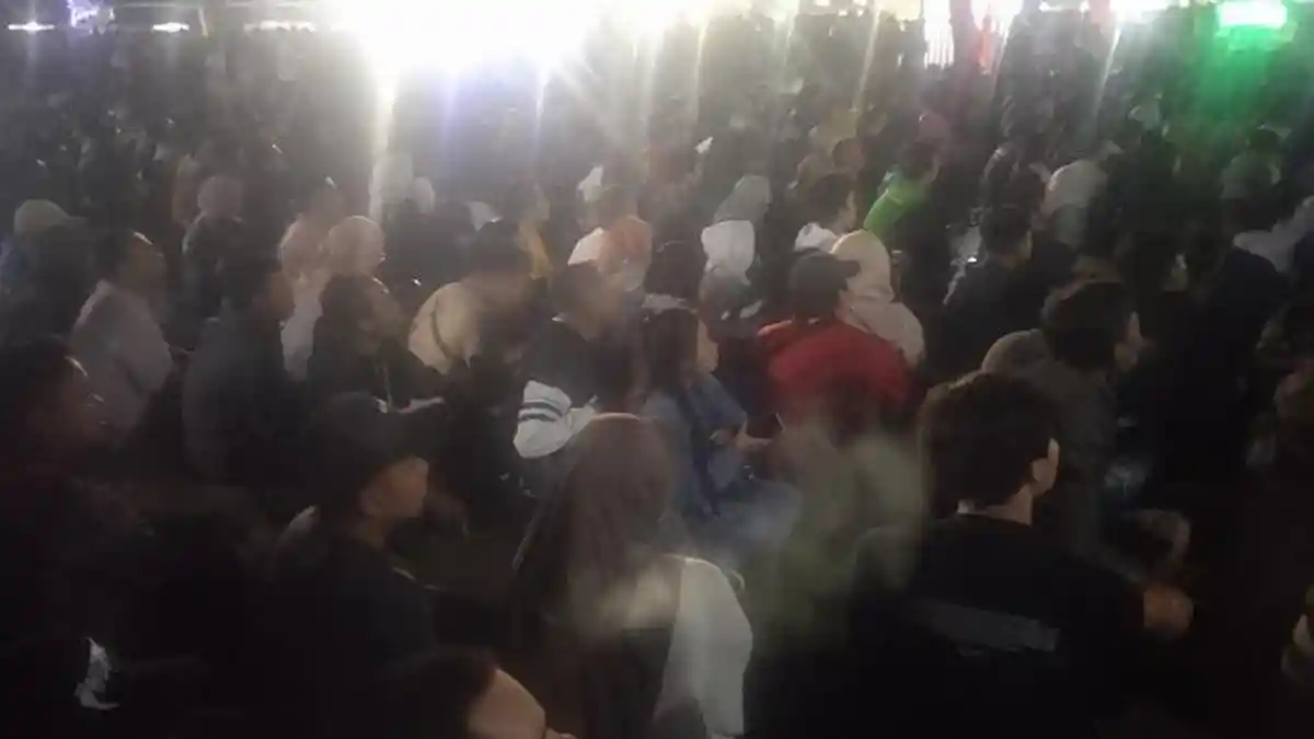 Ribuan Orang Nobar Indonesia vs Argentina di Alun-alun Jember
