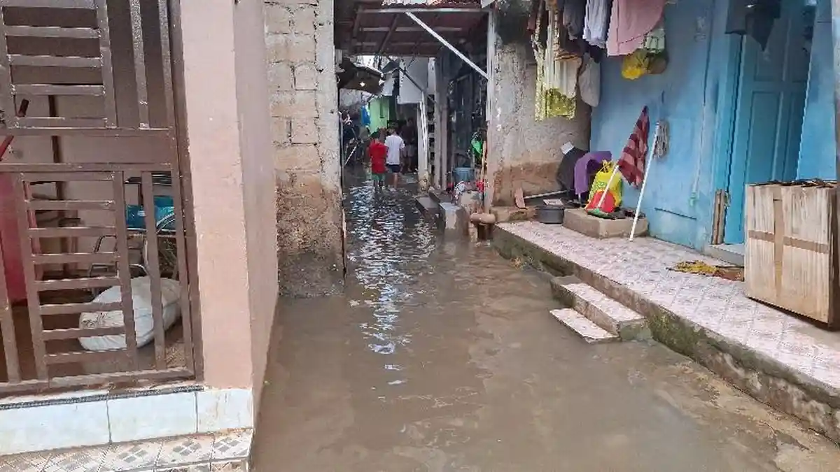 Update Banjir Jakarta 7 Juli 2025: 100 RT Terendam, Cipinang Melayu Tertinggi hingga 150 cm