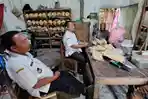 Nenek Penjual Kerupuk Tertipu Uang Mainan di Blitar Kini Banjir Donasi dari Warga