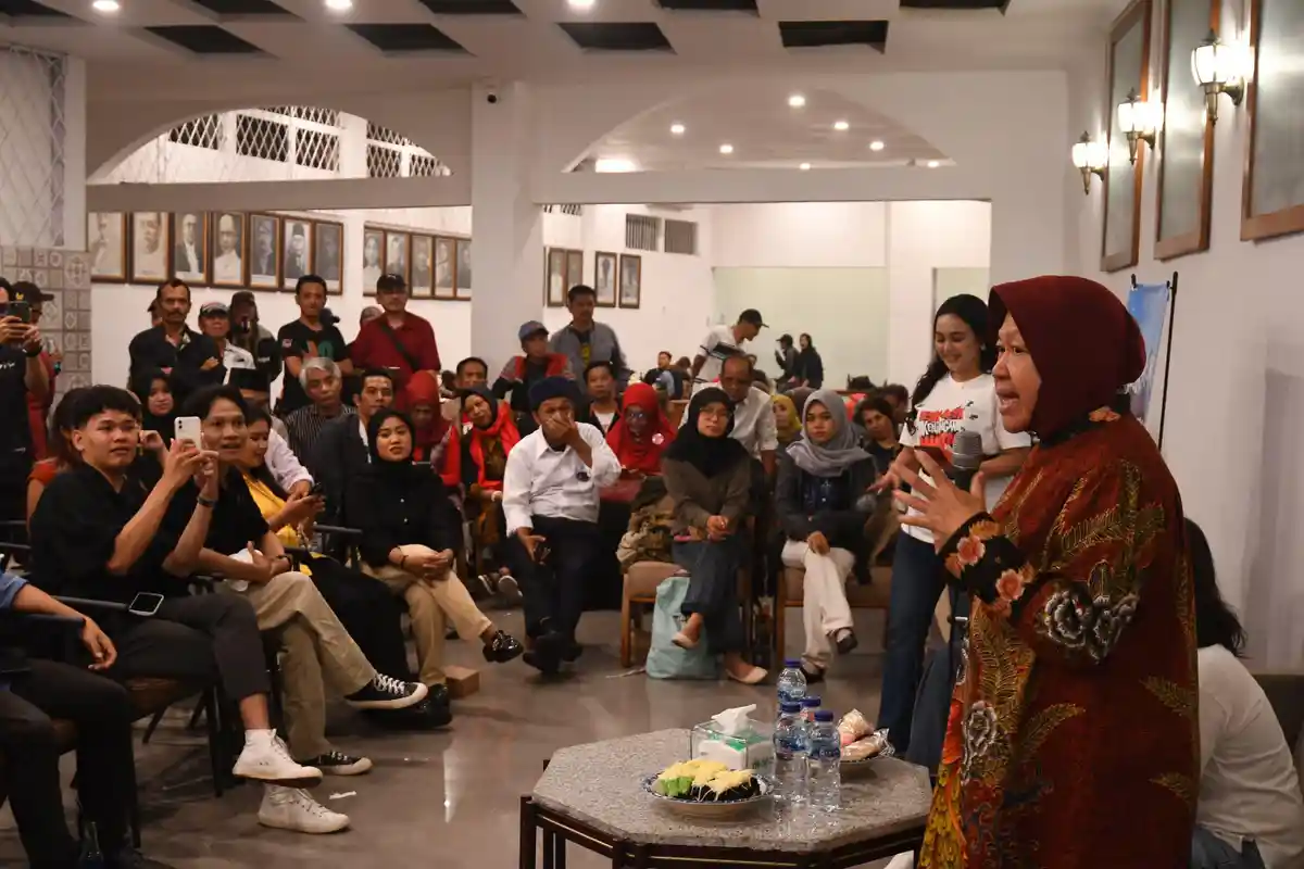 Risma Dialog dengan Gen Z di Kayutangan Kota Malang, Dicurhati Soal Infrastruktur hingga Koperasi