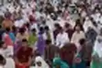 Umas Islam Shalat Ied di Taman Alun-Alun Bandung