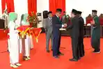 Pelantikan-anggota-DPRD-Halmahera-Selatan-hasil-PAW.jpg