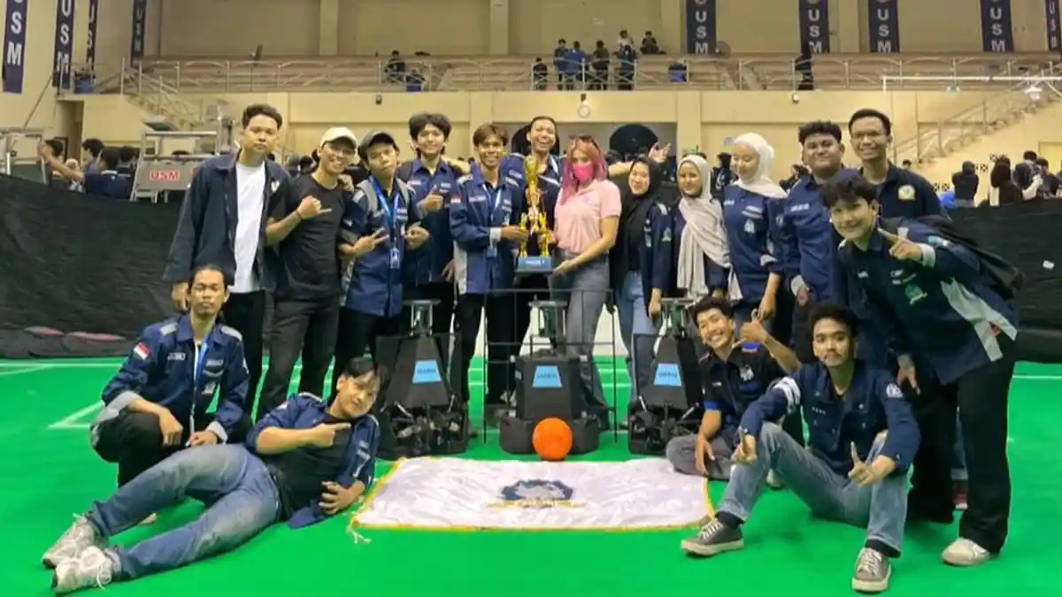 Tim Robot Universitas Semarang Raih Juara 3 Robot Sepak Bola Beroda