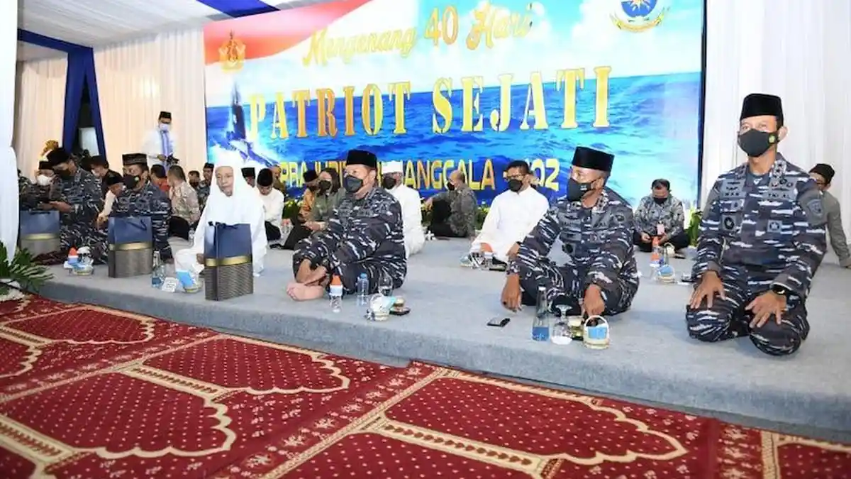 KSAL Serahkan Bantuan Kepada Ahli Waris Saat Peringatan 40 Hari Gugurnya ABK KRI Nanggala-402