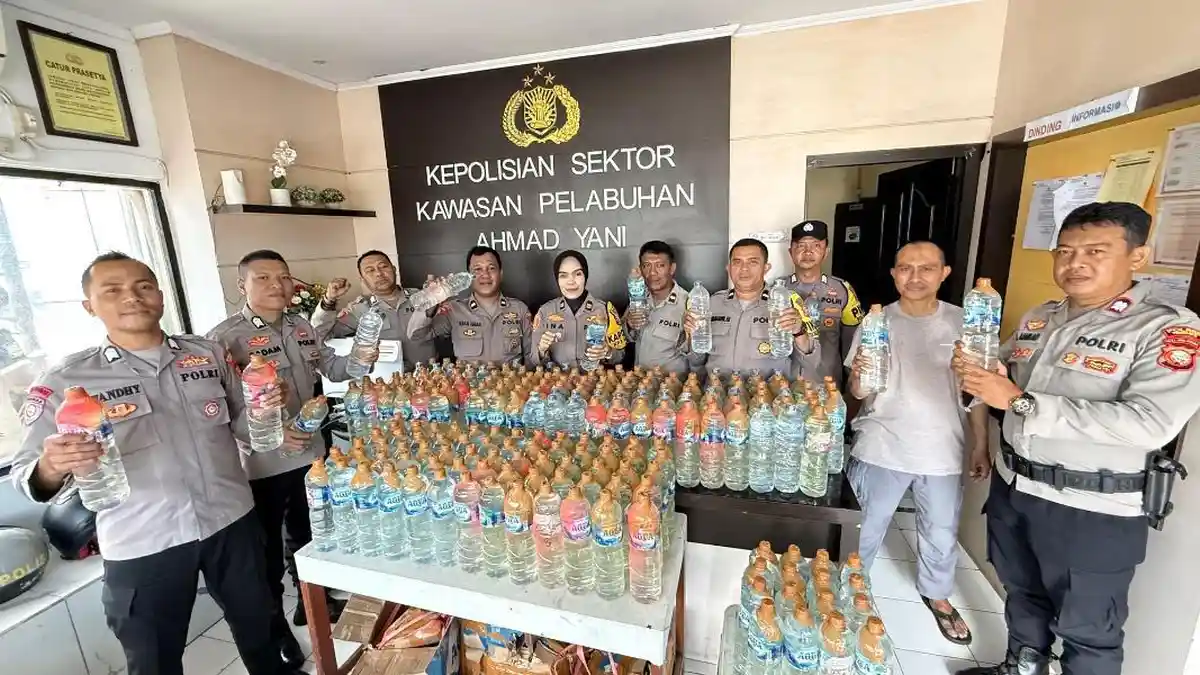 Lagi dan Lagi, Polisi di Ternate Gagalkan Penyelundupan 226 Botol Cap Tikus dari Manado