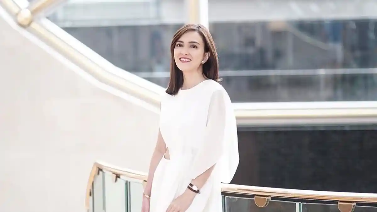 Sandy Aulia Pamer Perut Buncit, Pakai Bikini Kuning Cerah, Lihat Tampilannya yang Curi Perhatian!