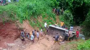 Mobil-Hilux-terjatuh-di-jurang-sedalam-15-meter-di-Kabupaten-Kolaka-Timur.jpg