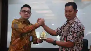 Pj-Bupati-Bogor-Asmawa-Tosepu-kiri-danPimpinan-Bank-BJB.jpg