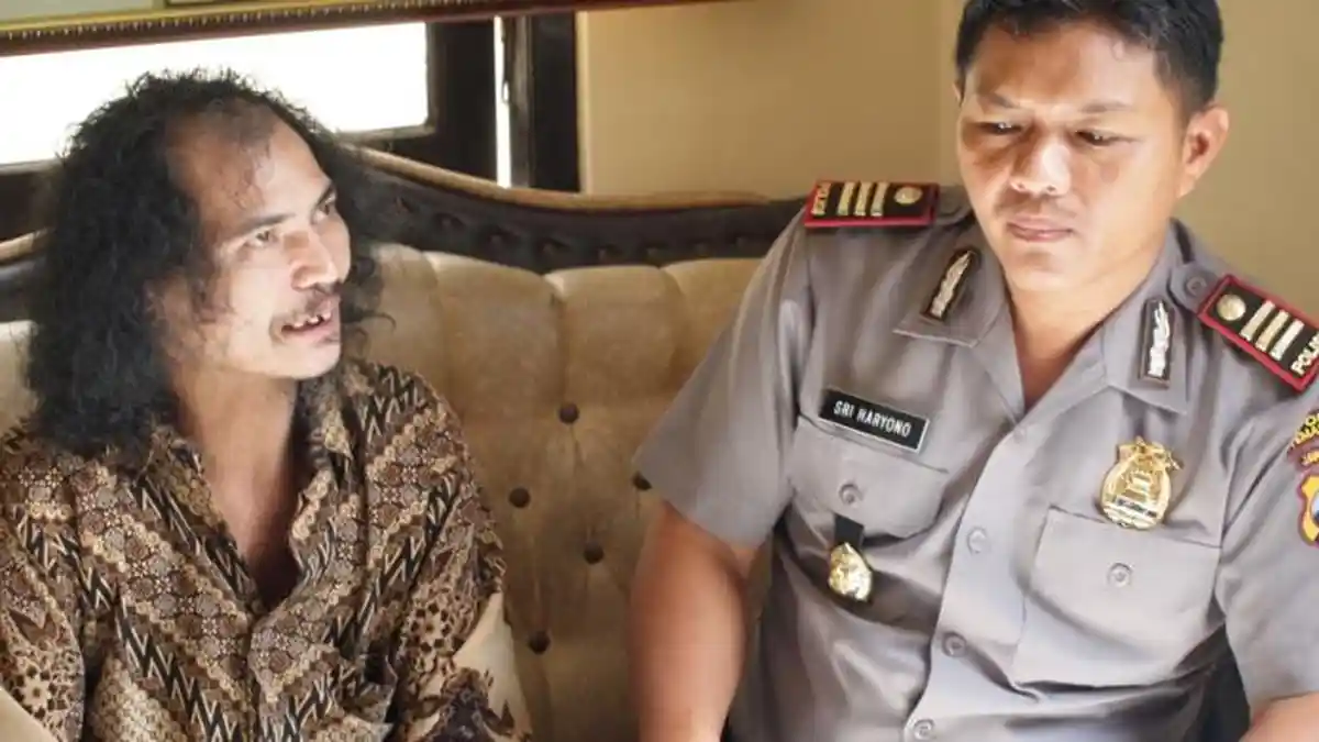 Pria yang Bongkar Makam Ibunya Gelar Ritual Tiap Selasa dan Jumat Kliwon