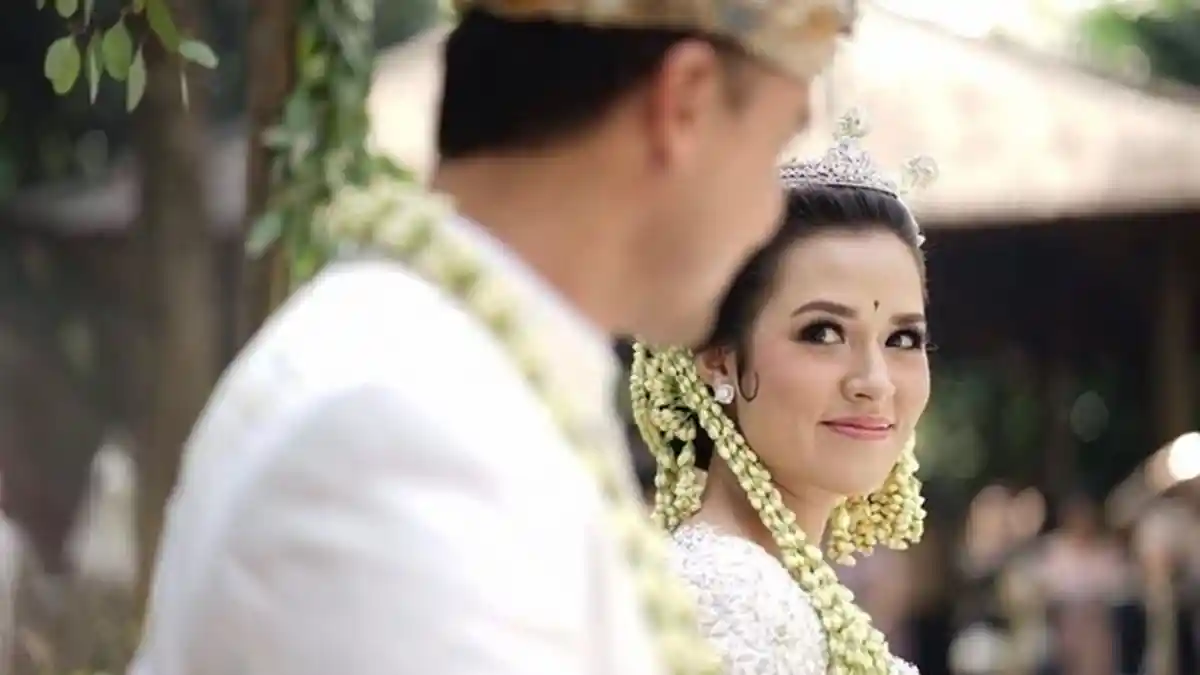 5 Pertanyaan dari Netizen tentang Malam Pertama Raisa dan Hamish Daud, Bikin Ngakak tak Terkendali