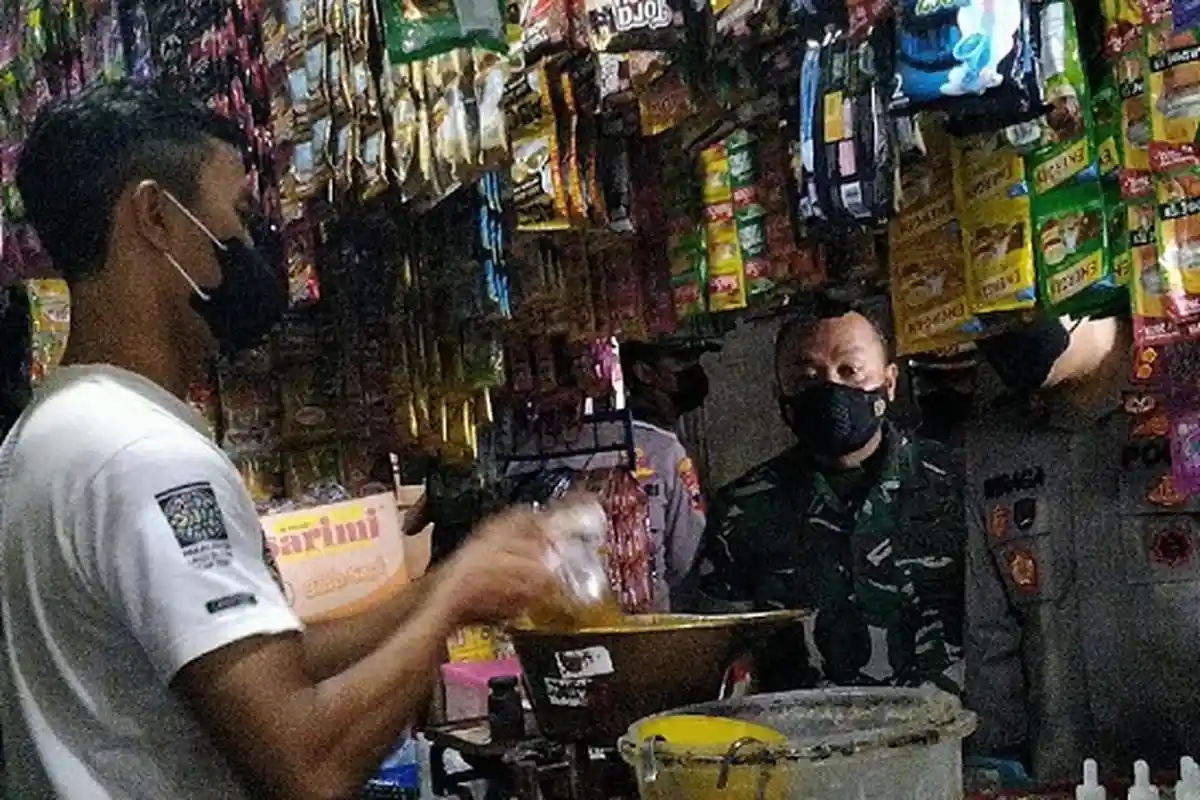 Pembeli Minyak Goreng Curah di Kudus Dibatasi Lima Kilogram‎