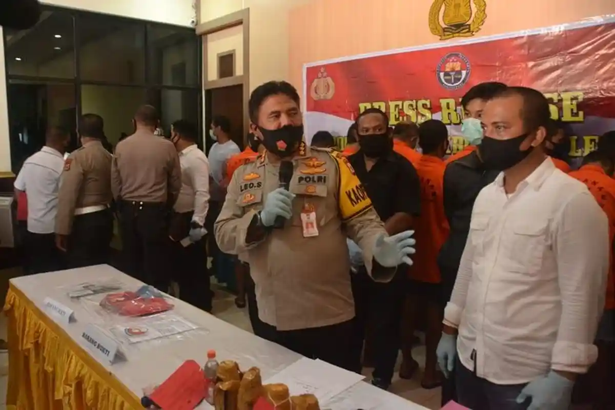 Wajahnya Difoto lalu Dikirim ke Polisi, Pelaku Pembunuh Istri Ditangkap saat Nonton Bola