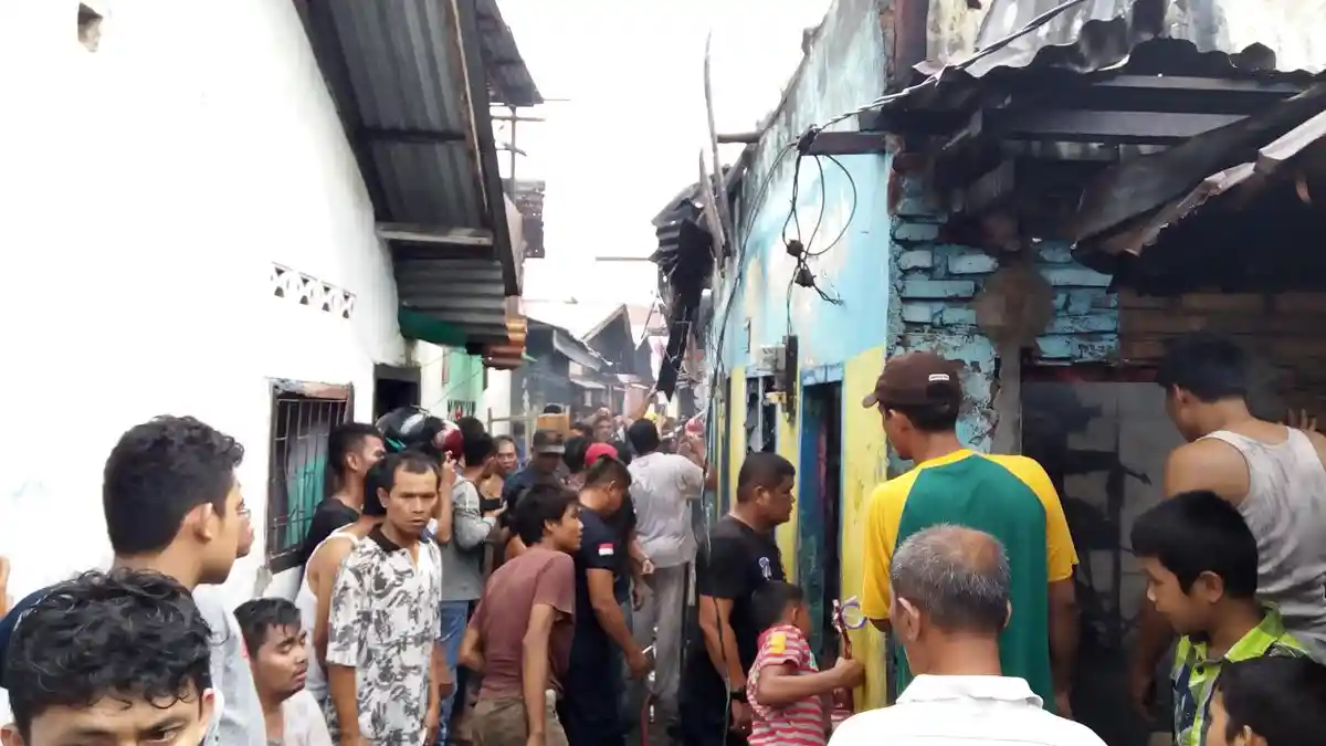Tujuh Unit Damkar Dikerahkan Padamkan Api di Medan Area