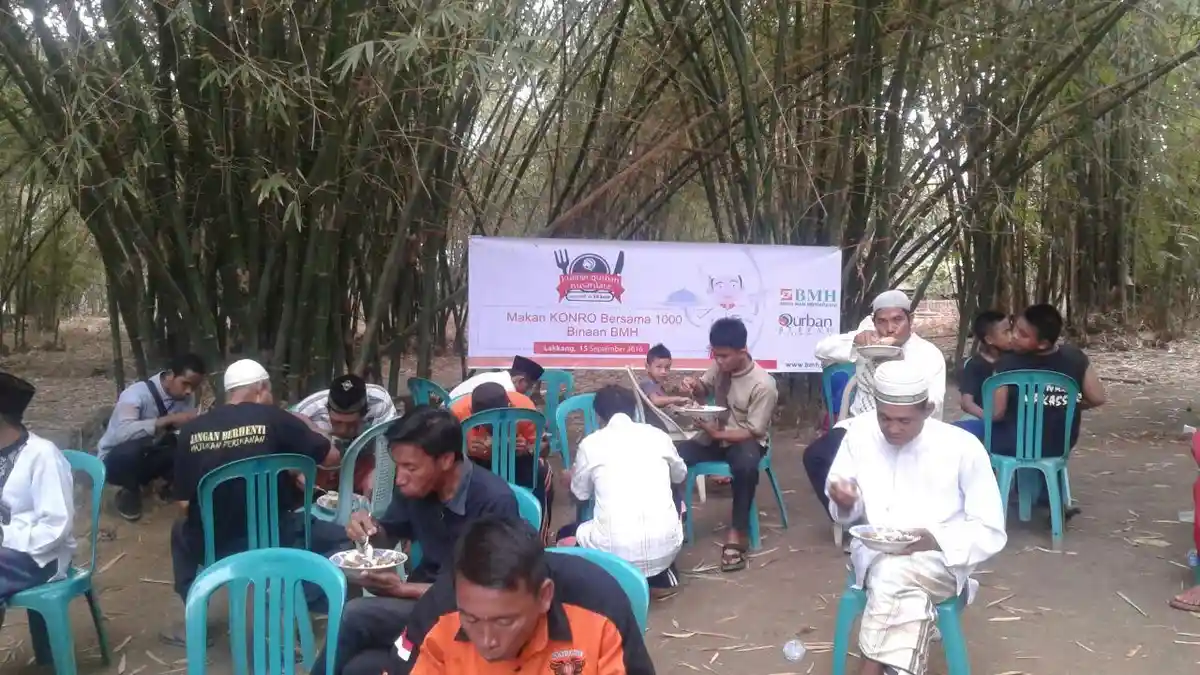 BMH Sulsel Makan Konro Bersama 1.000 Warga Pulau Lakkang