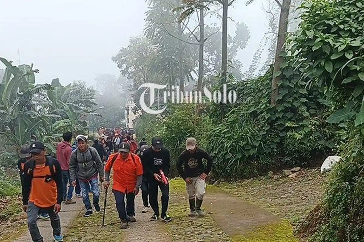 Jejak Terakhir Pendaki Hilang di Merbabu: Sepatu, Botol, dan Sarung Tangan di Bekas Tenda