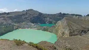 Pesona-Danau-Tiga-Warna-di-Puncak-Gunung-Kelimutu.jpg
