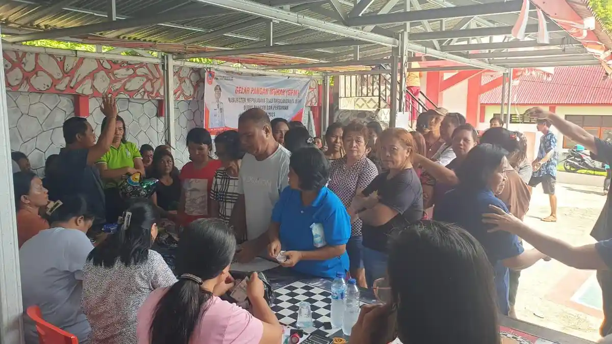 Gelar Pangan Murah Pemkab Sitaro Diserbu Warga, Bergulir di 10 Kecamatan