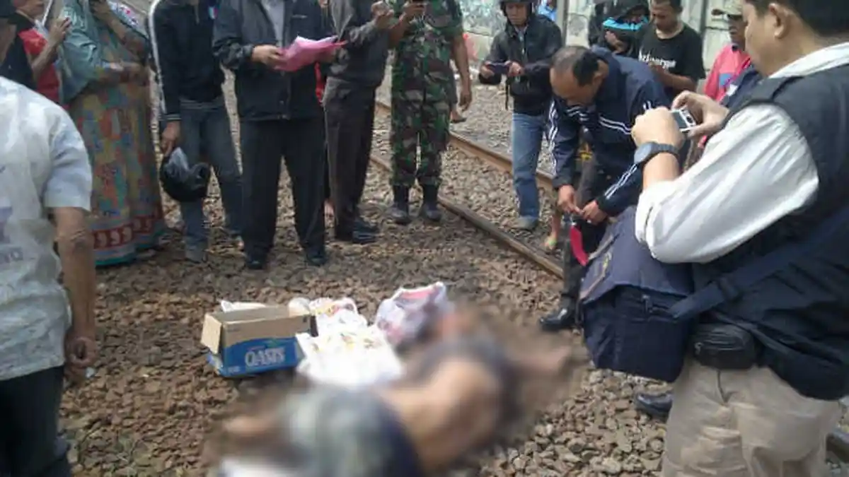 PT KAI Belum Tahu Kronologi Kereta Api Tabrak Crane di Sidoarjo