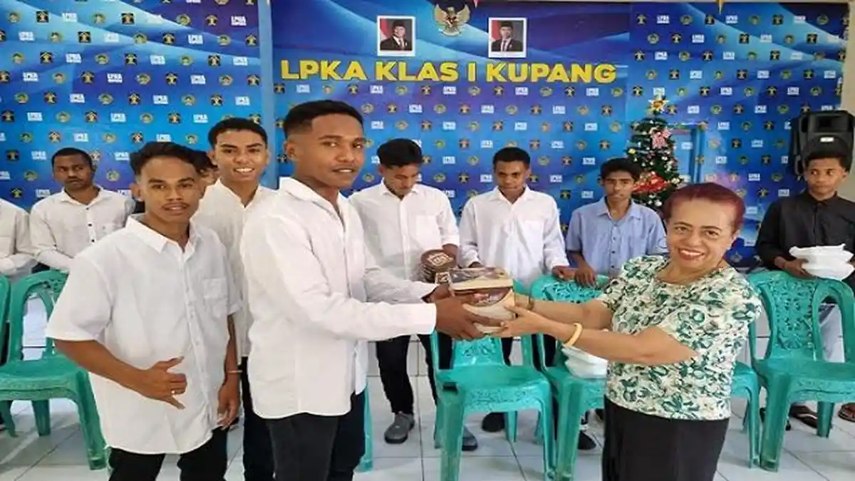 Rayon III GMIT Horeb Perumnas Berbagi Kasih di LPKA Klas I Kupang